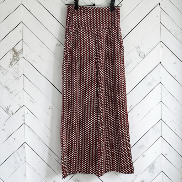 CAbi Pants - CAbi XS Geometric Wide Leg Crop Pants Red Navy High Rise Boho (flaw)